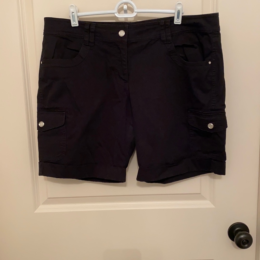 White House Black Market black cuffed short sz 14